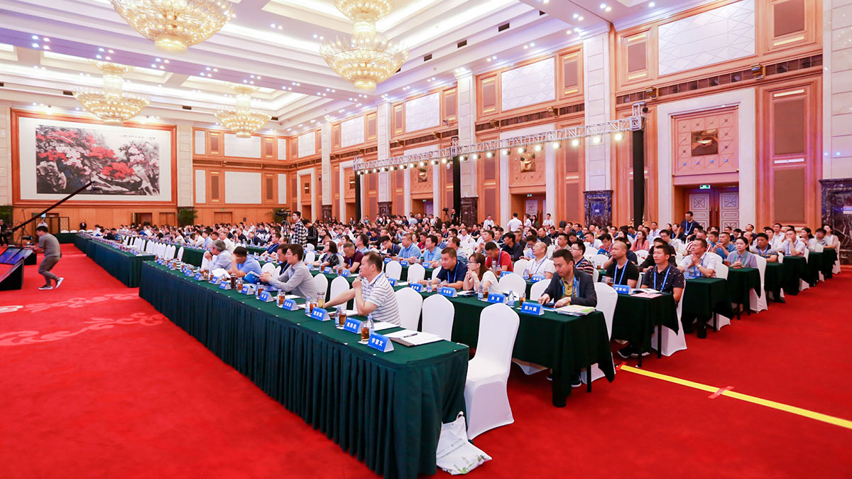 与会嘉宾参观考察深圳垃圾分类减量创新成果——2019中国（深圳）垃圾分类减量高峰论坛